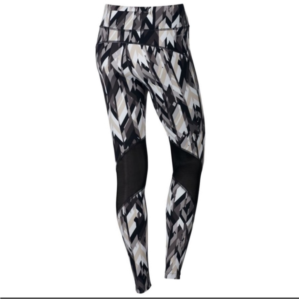 NWOT Geometric Print Women's Leggings - Black and White